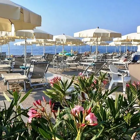 In Mit Schonem Balkon Pietra Ligure