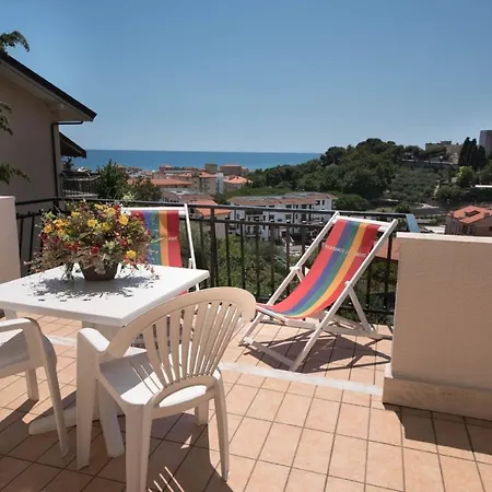 In Mit Schonem Balkon Appartamento Pietra Ligure